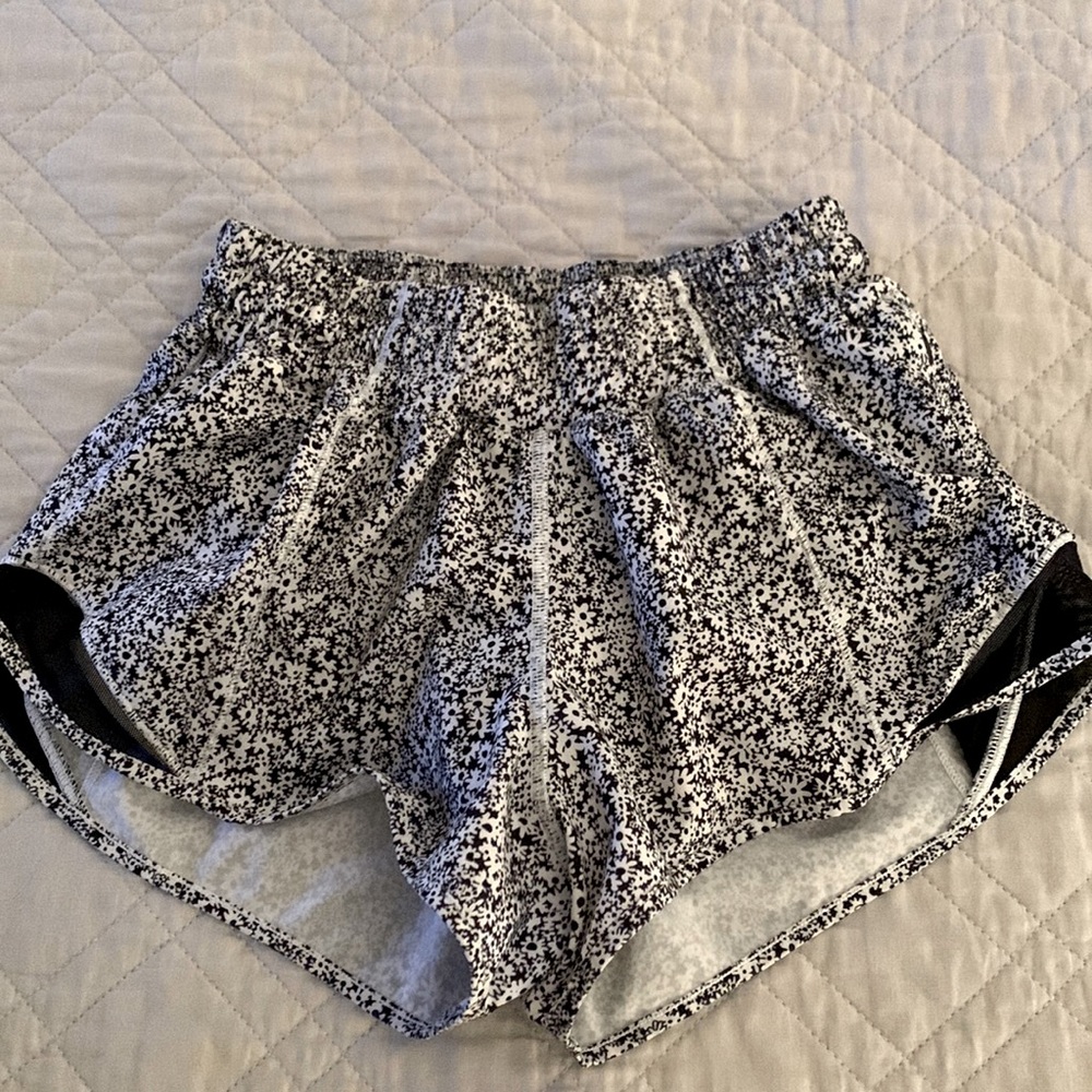 LuLulemon Hotty Hot Shorts size 2